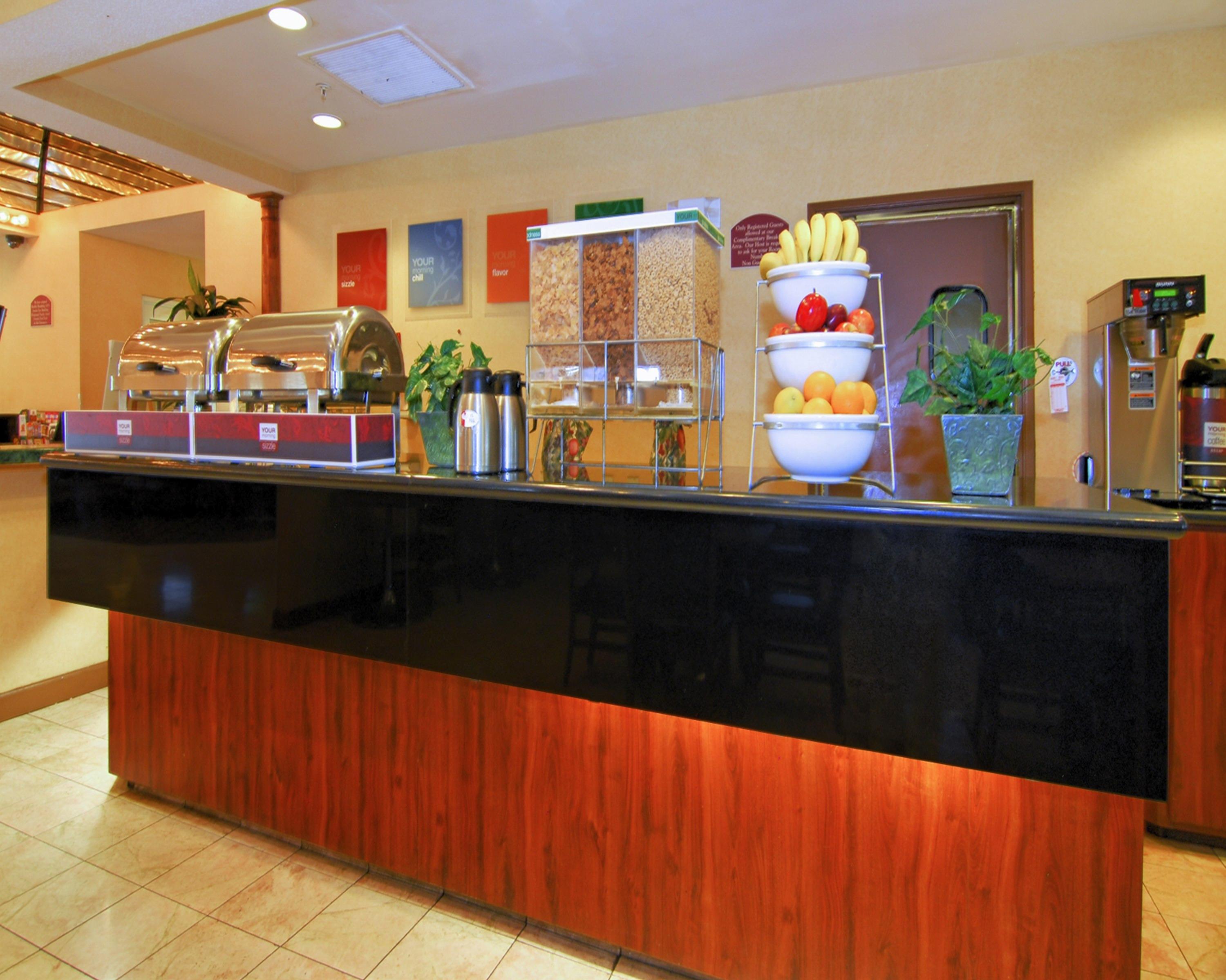 La Quinta Inn & Suites By Wyndham Memphis I-240 Екстериор снимка