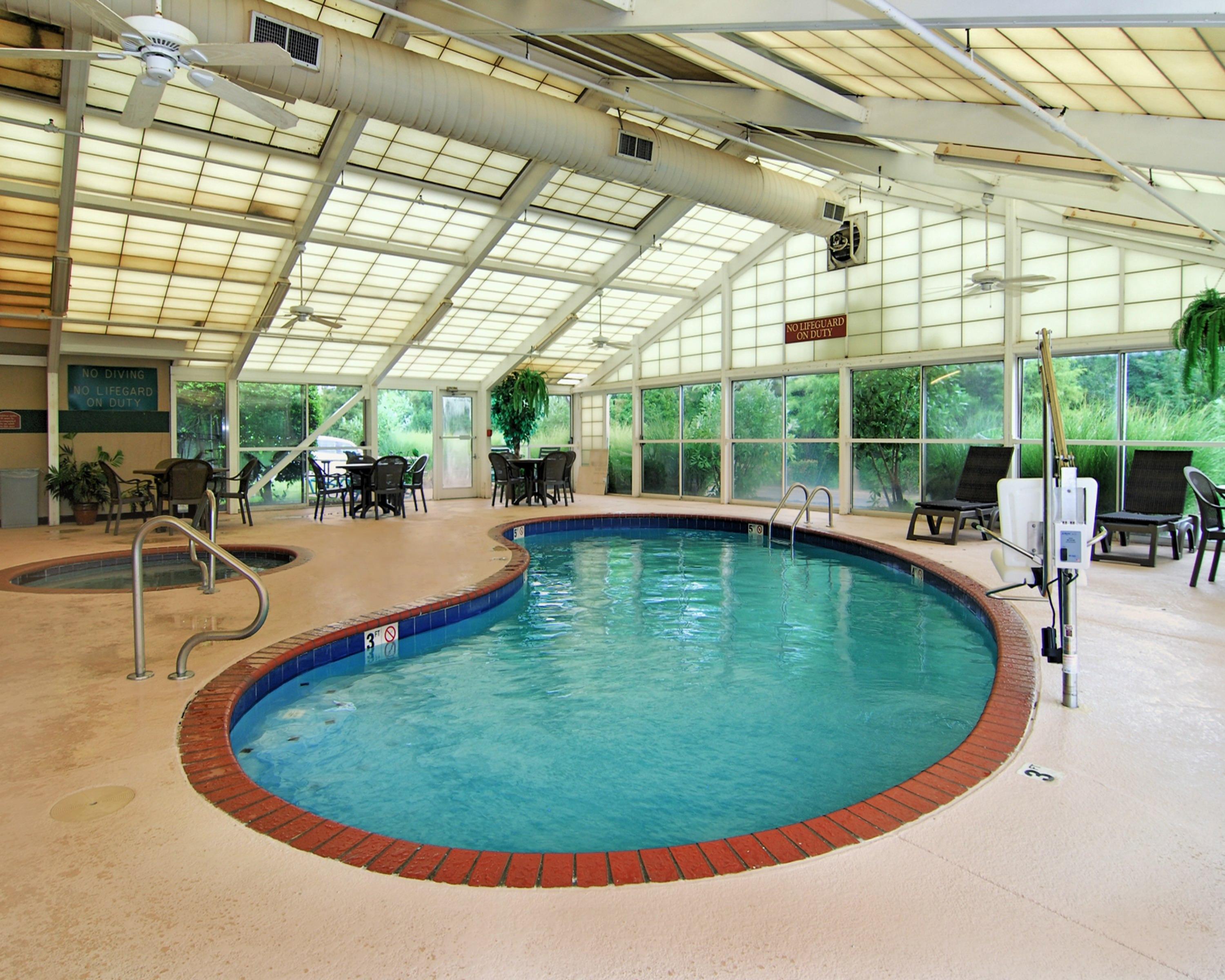 La Quinta Inn & Suites By Wyndham Memphis I-240 Екстериор снимка