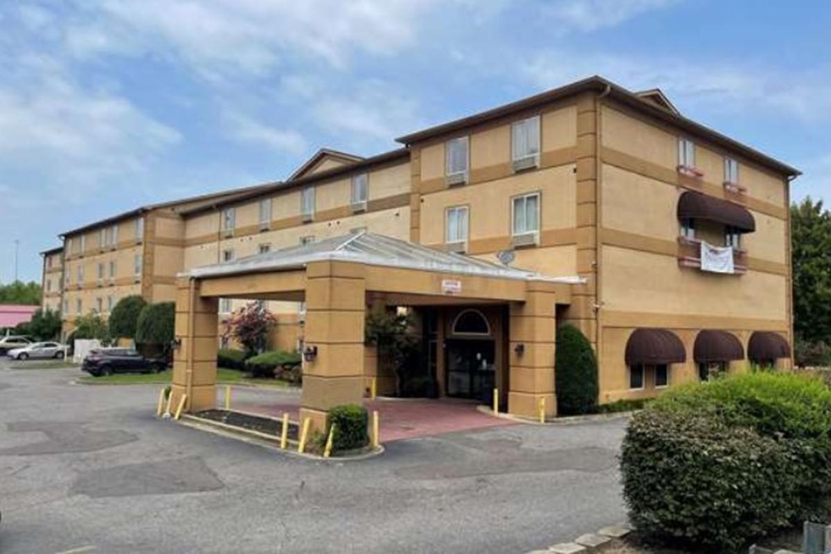 La Quinta Inn & Suites By Wyndham Memphis I-240 Екстериор снимка