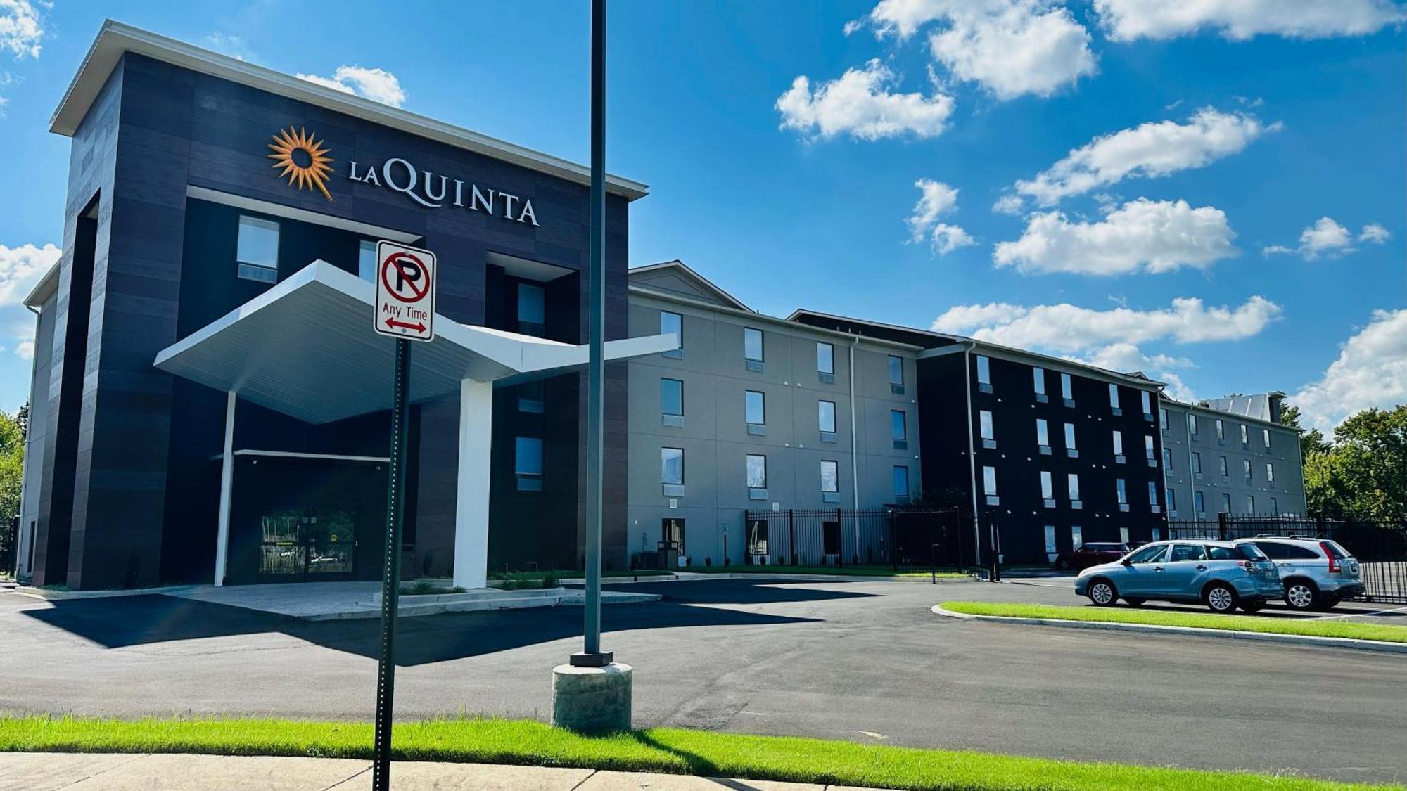 La Quinta Inn & Suites By Wyndham Memphis I-240 Екстериор снимка