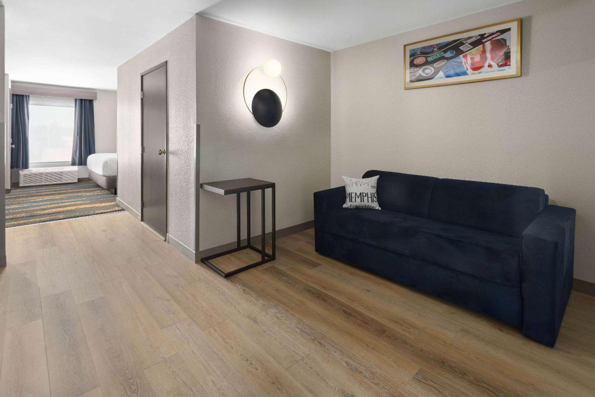 La Quinta Inn & Suites By Wyndham Memphis I-240 Екстериор снимка
