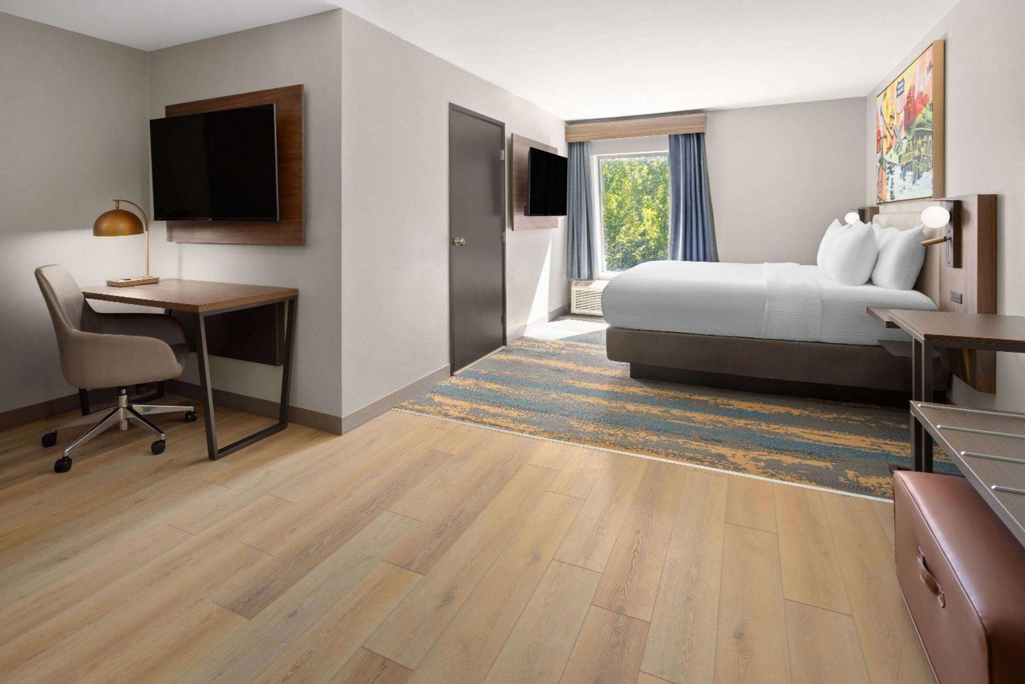 La Quinta Inn & Suites By Wyndham Memphis I-240 Екстериор снимка